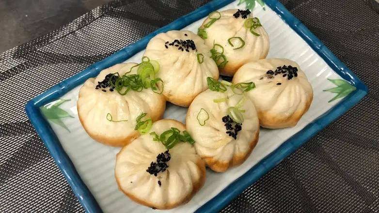 618. Pan-Fried Bun Filled with Pork and Crab 蟹粉生煎包